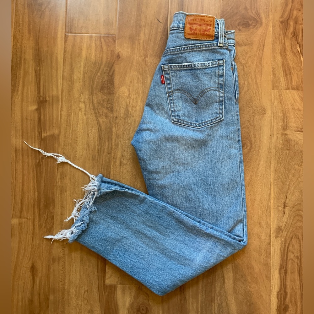 High Rise Levi’s Light Wash Button Fly Denim Jeans